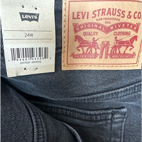 Levi’s plus size distressed high rise wedgie straight 24W NWT button fly Black - Picture 5 of 7